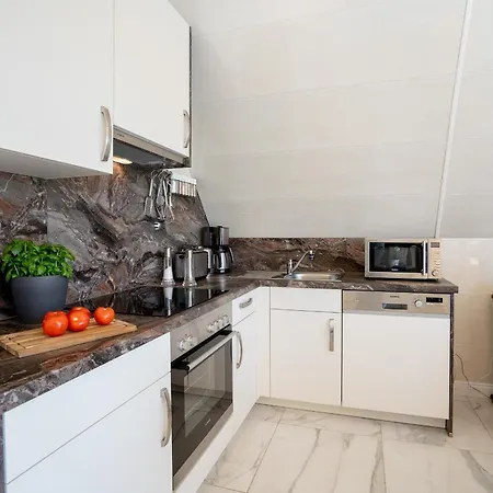 Bia55 Ferienwohnung Goldene Perle Апартаменты *